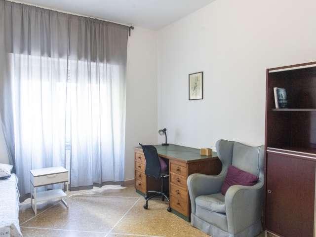 Stanza in appartamento con 4 camere da letto in affitto a Ostiense, Roma