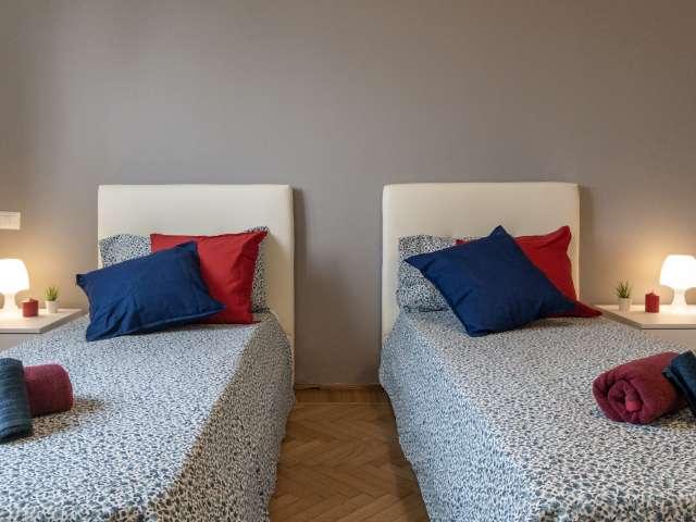 Stanza in appartamento con 4 camere da letto in affitto a Selinunte, Milano