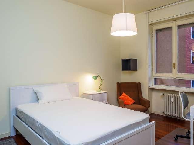 Stanza in appartamento con 4 camere da letto in affitto a Washington, Milano