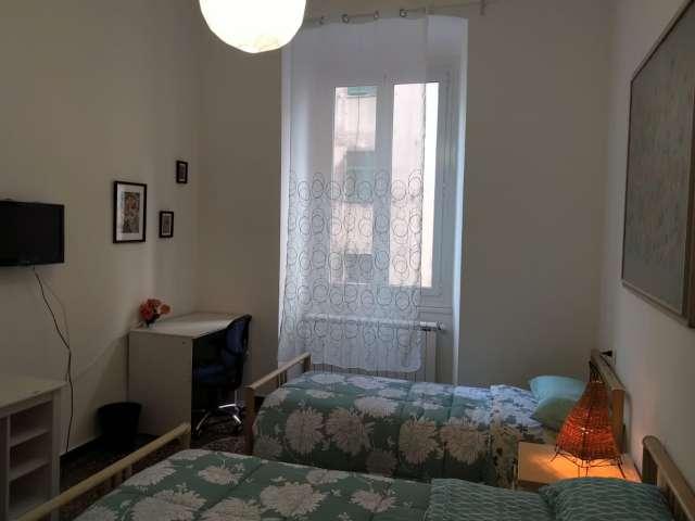 Stanza in appartamento con 4 camere da letto in affitto, San Teodoro, Genova