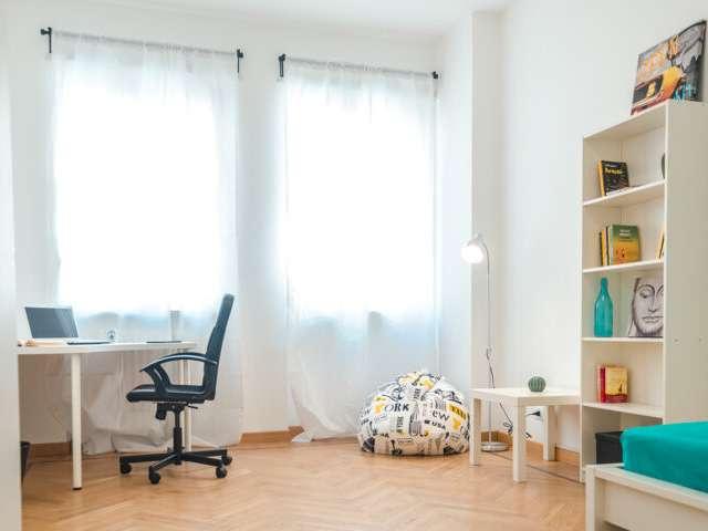 Stanza in appartamento con 4 camere da letto in Centro, Torino