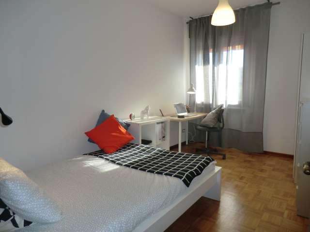 Stanza in appartamento con 4 stanze da letto a Padova