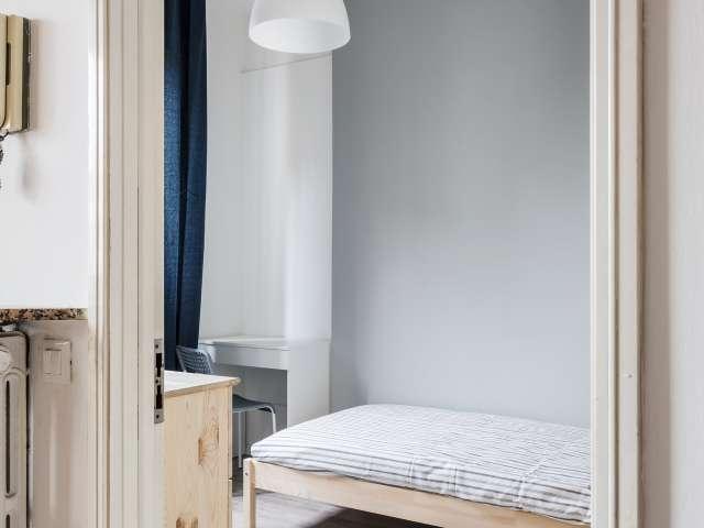 Stanza in appartamento con 5 camere da letto a Milano, Milano