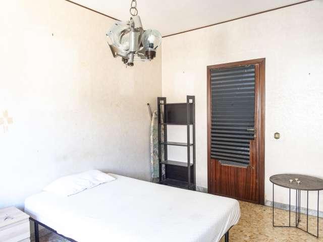 Stanza in appartamento con 5 camere da letto, Garbatella, Roma