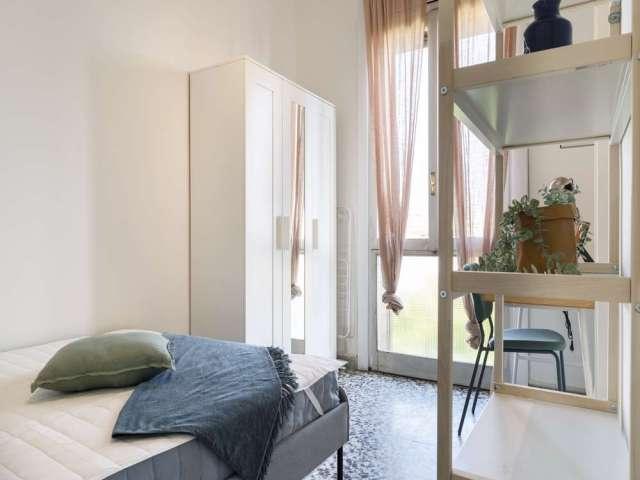 Stanza in appartamento con 5 camere da letto in affitto a Città Studi, Milano