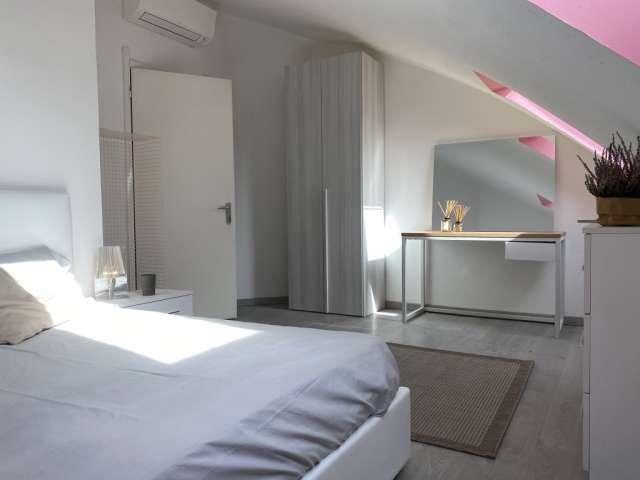 Stanza in appartamento con 5 camere da letto in affitto a Villapizzone, Milano