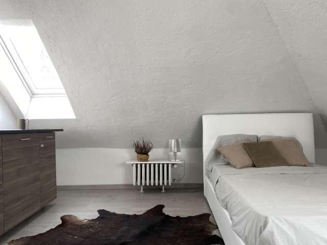 Stanza in appartamento con 5 camere da letto in affitto a Villapizzone, Milano