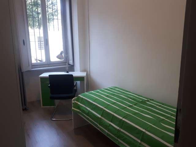 Stanza in appartamento condiviso in affitto a Cenisia, Torino