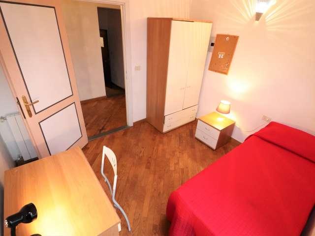 Stanza in appartamento con 6 camere da letto in affitto a Duomo San Giovanni