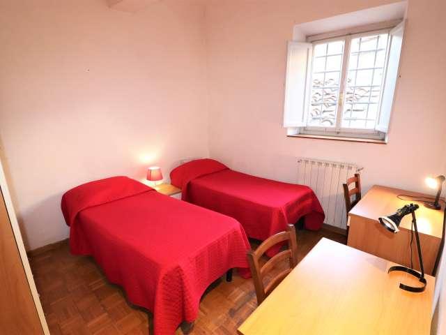 Stanza in appartamento con 6 camere da letto in affitto a Duomo San Giovanni