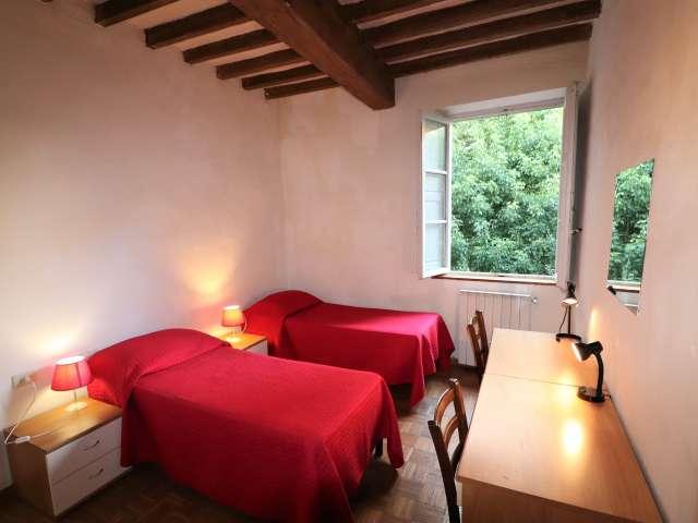 Stanza in appartamento con 6 camere da letto in affitto a Duomo San Giovanni