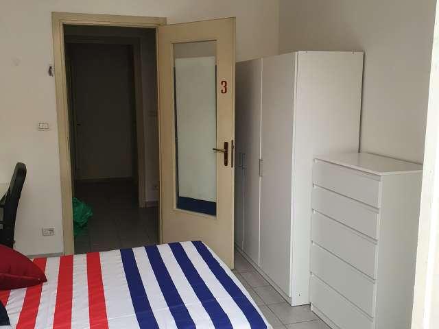 Stanza in appartamento con 7 camere da letto in affitto a La Crocetta, Torino