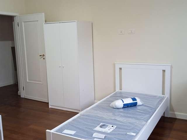 Stanza in appartamento con 8 camere da letto in affitto a Marconi, Bologna