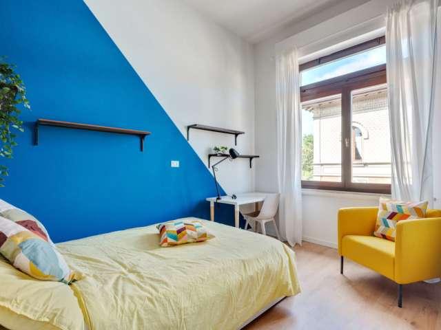 Stanza in appartamento con 16 camere da letto in affitto a Loreto, Milano