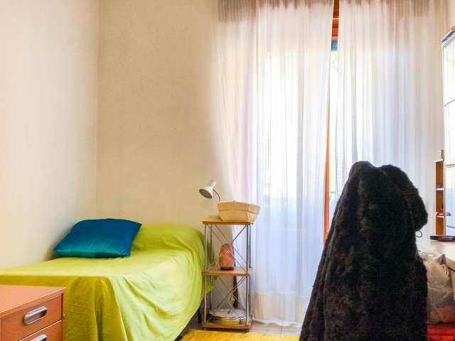 Stanza in appartamento con 2 camere da letto in affitto a Torre Maura, Roma