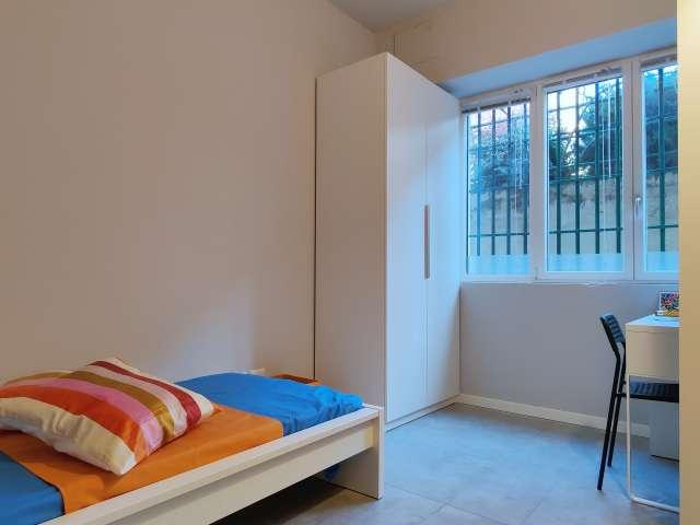 Stanza in appartamento con 3 camere da letto in affitto a Greco, Milano