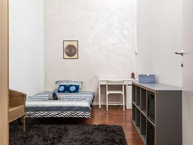 Stanza in appartamento condiviso, Umbria Molise, Milano, 5 camere da letto