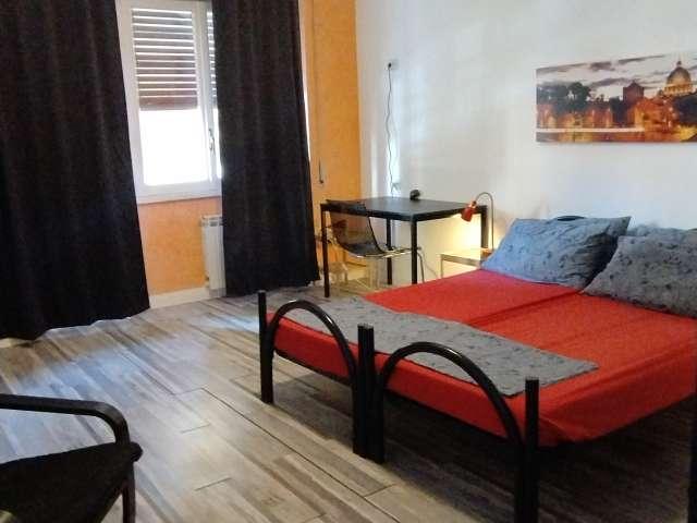 Stanza in appartamento condiviso a Garbatella, Roma