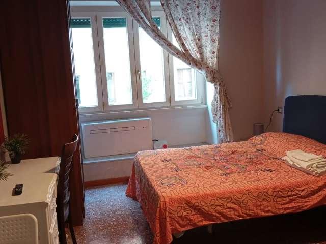 Stanza in appartamento condiviso a Tuscolano Sud, Roma