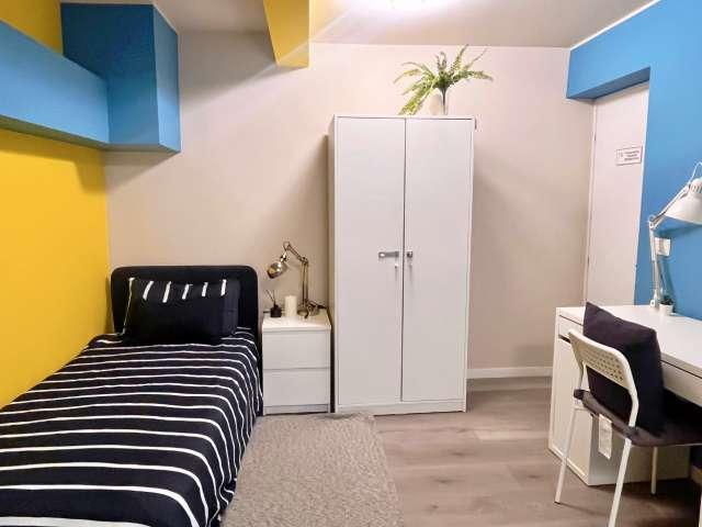 Stanza in appartamento condiviso con 3 camere da letto a San Cristoforo, Milano