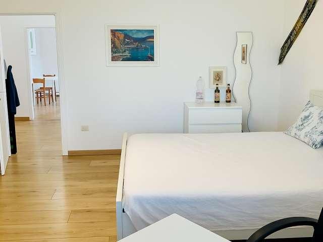 Stanza in appartamento condiviso con 3 camere da letto, Gallaratese, Milano