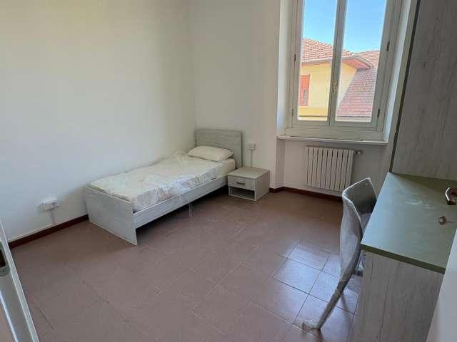 Stanza in appartamento condiviso con 3 camere da letto in affitto a Milano
