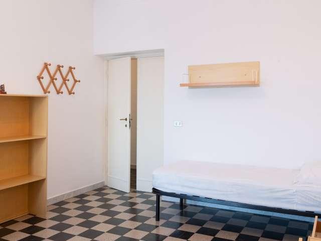 Stanza in appartamento condiviso con 3 camere da letto in affitto a Nomentano, Roma