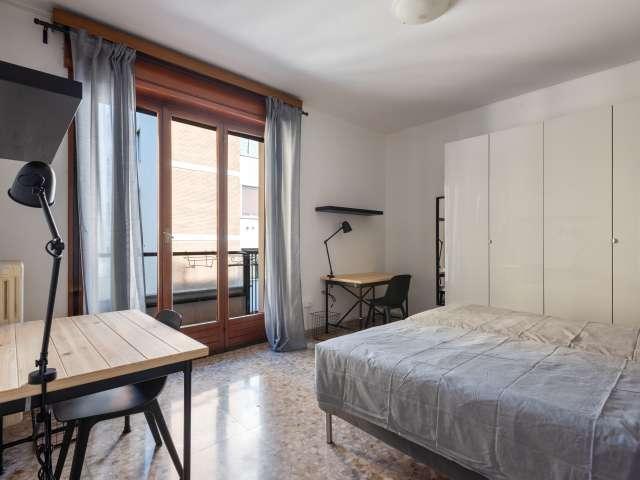 Stanza in appartamento condiviso con 3 camere da letto in affitto a Centrale, Milano