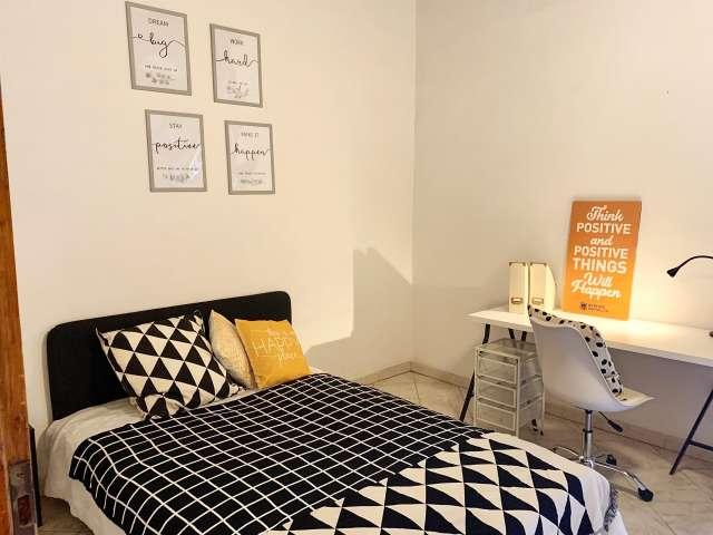 Stanza in appartamento condiviso con 3 camere da letto in affitto a Coverciano