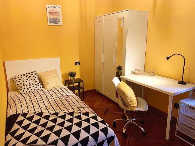 Stanza in appartamento condiviso con 3 camere da letto in affitto a Coverciano