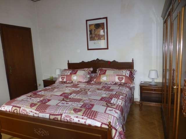 Stanza in appartamento condiviso con 3 camere da letto in affitto a Fiera