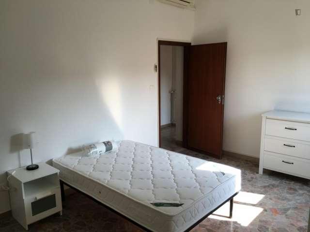 Stanza in appartamento condiviso con 3 camere da letto in affitto a Sant'Orsola