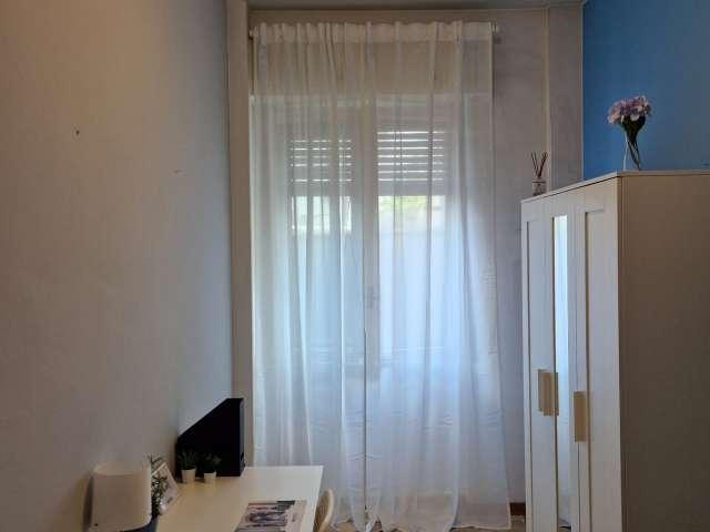 Stanza in appartamento condiviso con 3 camere da letto in Viale Monza, Milano