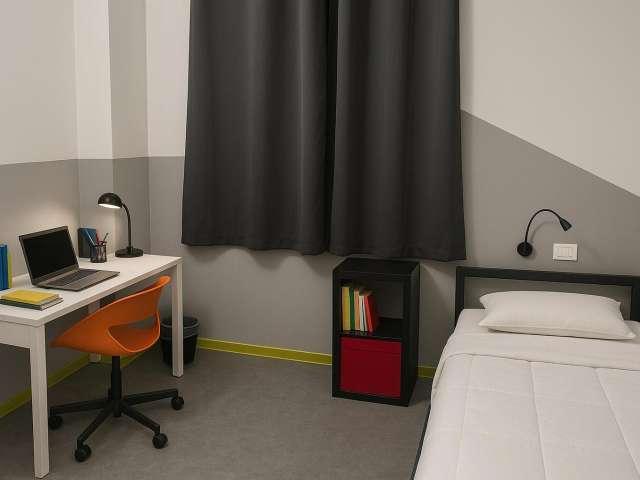 Stanza in appartamento condiviso con 20 camere da letto in affitto a Porto, Bologna
