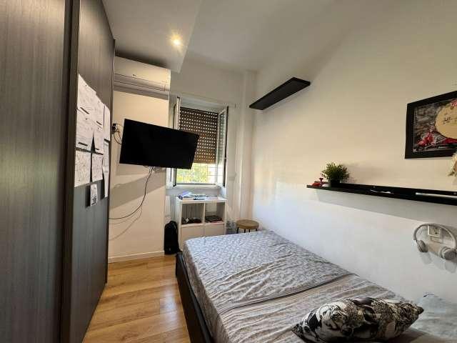 Stanza in appartamento condiviso con 2 camere da letto in affitto a Magliana, Roma
