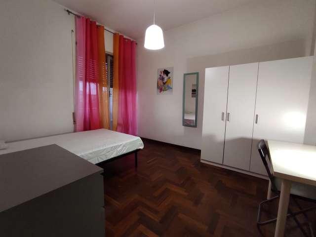 Stanza in appartamento condiviso con 7 camere da letto in affitto a E.U.R Roma