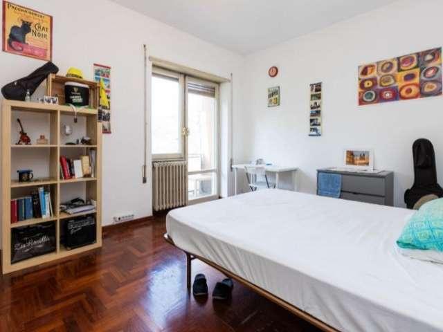 Stanza in appartamento condiviso con 7 camere da letto in affitto a E.U.R Roma