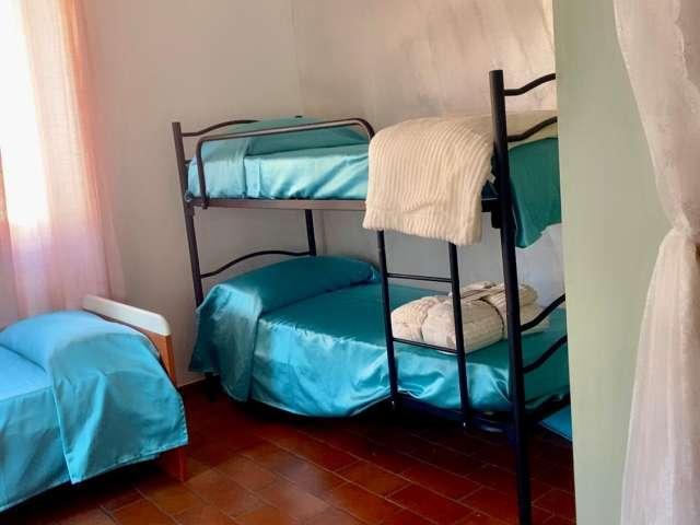 Stanza in appartamento condiviso con 4 camere da letto a Bande Nere, Milano