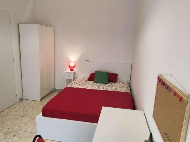 Stanza in appartamento condiviso con 4 camere da letto a Campo di Marte Centro