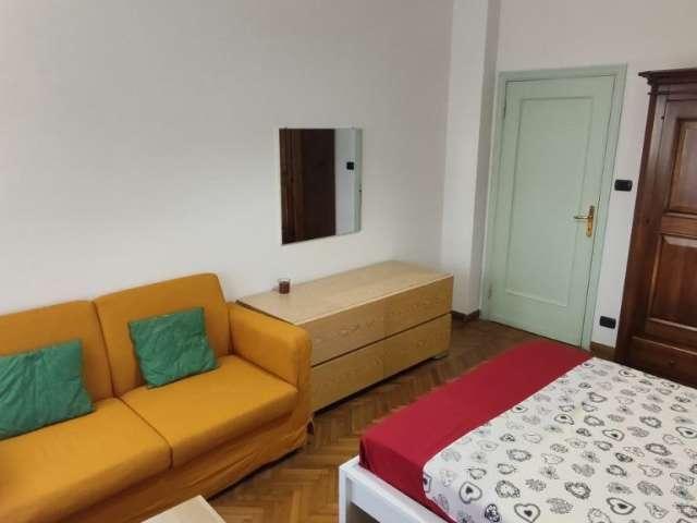 Stanza in appartamento condiviso con 4 camere da letto a Campo di Marte Centro