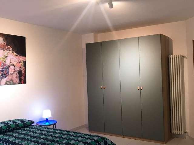 Stanza in appartamento condiviso con 4 camere da letto a Mercato, Napoli