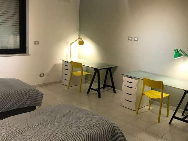 Stanza in appartamento condiviso con 4 camere da letto a Mercato, Napoli