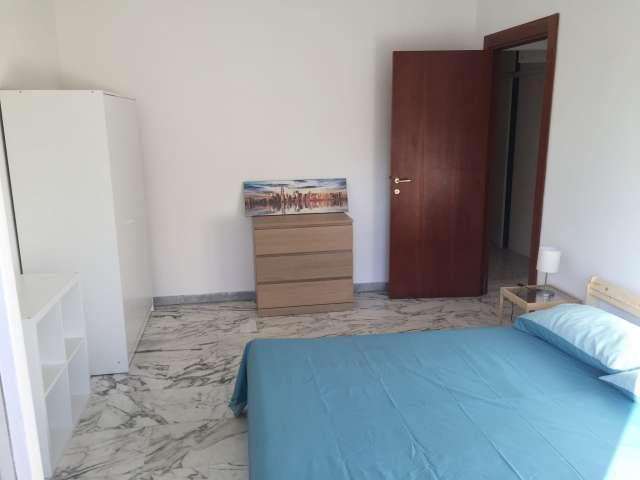 Stanza in appartamento condiviso con 4 camere da letto a Portuense, Roma