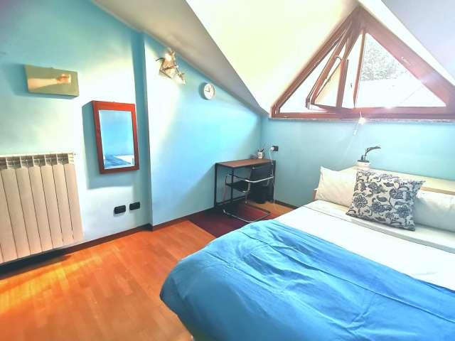 Stanza in appartamento condiviso con 4 camere da letto, Baggio, Milano
