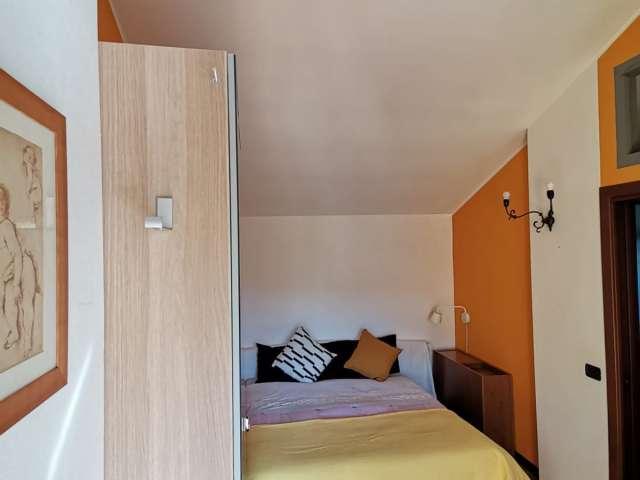 Stanza in appartamento condiviso con 4 camere da letto, Baggio, Milano