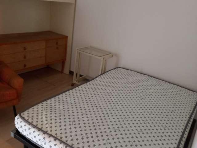 Stanza in appartamento condiviso con 4 camere da letto in affitto a Malpighi, Bologna