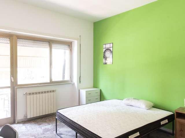 Stanza in appartamento condiviso con 4 camere da letto in affitto a Marconi