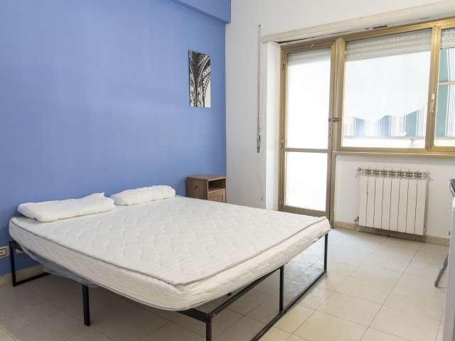Stanza in appartamento condiviso con 4 camere da letto in affitto a Marconi