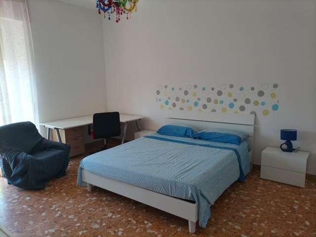 Stanza in appartamento condiviso con 4 camere da letto in affitto a Elce, Perugia