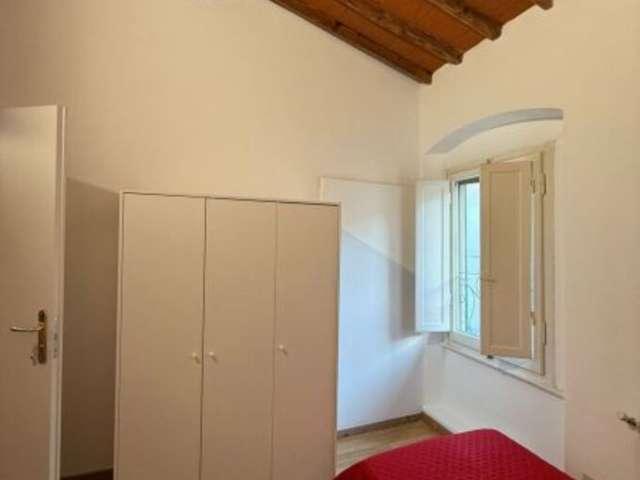 Stanza in appartamento condiviso con 4 camere da letto in affitto a Firenze